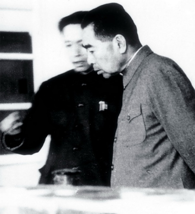 1961年1月，国务院总理周恩来视察生物所